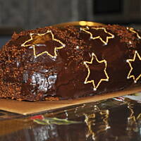 Piernik dojrzewający z masą orzechową i czekoladowo-śliwkową