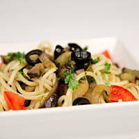 Spaghetti z czosnkiem i bakłażanem balsamico