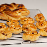 Ślimaczki drożdżowe cynamonowo-rodzynkowe