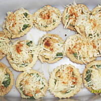 kruche babeczki ze szpinakiem i kurczakiem