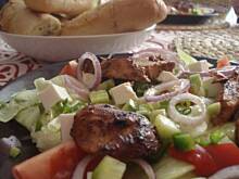 Fot. romaroza, Kolorowa sałatka z kurczakiem i bagietką