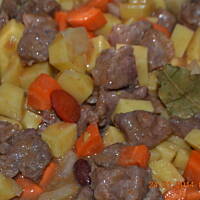 Zupa ala "gulaszowa" z policzkami wieprzowymi