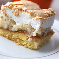 Ciasto z jabłkami i puszystą pianką