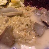 Żołądki z indyka w sosie chrzanowym.