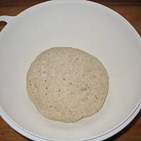 Chleb wyrabiany na stolnicy - łatwy