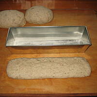 Chleb wyrabiany na stolnicy - łatwy