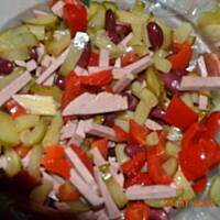 Sałatka z mortadeli i warzyw konserwowych