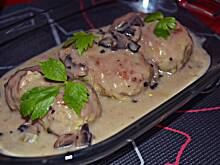 Fot. Duusiak, Kotlety z kaszą jęczmienną i pekinką w sosie pieczarkowym