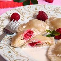 Pierogi serca z serem i malinami