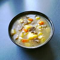 Krupnik z pęczakiem i pieczarkami