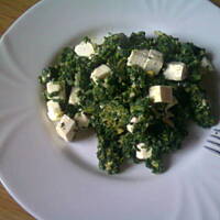 jajecznica ze szpinakiem i fetą