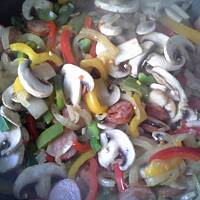 Kolorowa zapiekanka makaronowa