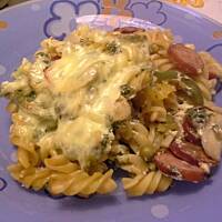 Kolorowa zapiekanka makaronowa