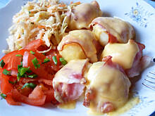 Fot. Mama - Różyczki, Szybkie ziemniaczki zapiekane z boczkiem i serem