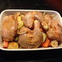 Kurczak pieczony z ziemniakami i warzywami