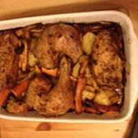 Kurczak pieczony z ziemniakami i warzywami