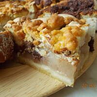 Ciasto z gruszkami i czekoladą z nutką migdałów.