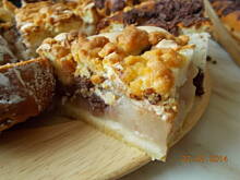 Fot. Trusia, Ciasto z gruszkami i czekoladą z nutką migdałów.