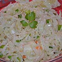 Surówka z kiszonej kapusty