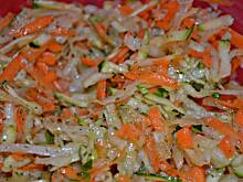 Fot. Duusiak, Surówka z białej rzodkiewki i cukini