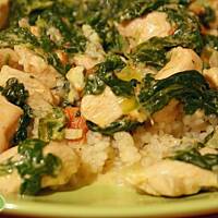 Kurczak ze szpinakiem, serem pleśniowym i kaszą