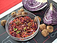 Fot. Duusiak, Surówka z kapusty czerwone z orzechami