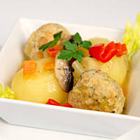 Pulpety z otrębami w sosie pieczarkowym