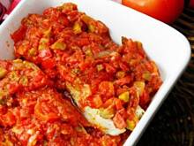 Fot. Mloda, Ryba zapiekana z salsą i korniszonami