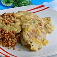 Polędwiczki wieprzowe w sosie pieczarkowym