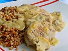 Fot. Mloda, Polędwiczki wieprzowe w sosie pieczarkowym