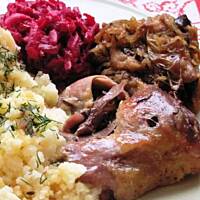 Kaczka pieczona z kiszoną kapustą