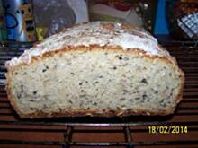 Fot. runaway, chleb pszenno-żytni z ziarnami - by runaway