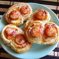 Zawijane kiełbaski w cieście francuskim