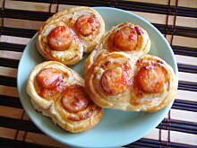 Fot. neliada, Zawijane kiełbaski w cieście francuskim