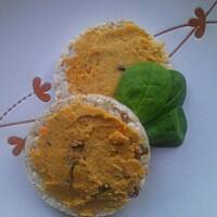 Pasta na chleb z soczewicy z suszonymi pomidorami