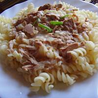 Makaron z tuńczykiem,smaczny szybki obiad.