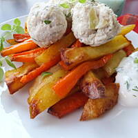 pulpeciki drobiowe na frytkach warzywnych