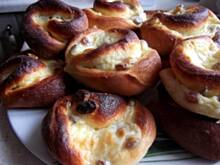 Fot. a., Drożdżówki z masą serowo-budyniową