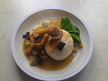 Fot. InkaMalinka, Lekki gulasz z szynki z fasolką szparagową konserwową i cukinią