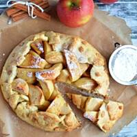Rustykalna tarta z jabłkami i cukrem toffi