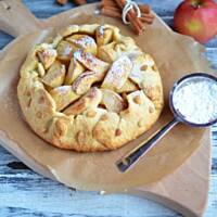 Rustykalna tarta z jabłkami i cukrem toffi