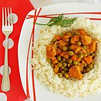 Potrawka z kurczaka z marchewką i groszkiem