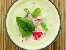 Fot. bernika, Chłodnik z ogórka i awokado na jogurcie