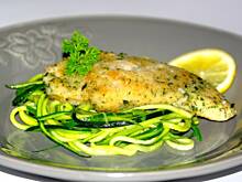 Fot. evita0007, Panierowany rekin z pietruchą na cukiniowym spaghetti