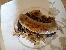 Fot. JAGNA 2, Biała kiełbasa pieczona ze śliwkami