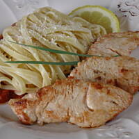 Polędwica z indyka w sosie pomidorowym