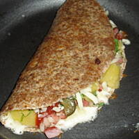 Quesadillas z szynką i ananasem z sosem barbecue