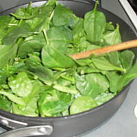 Lekkie naleśniki z serkiem i szpinakiem