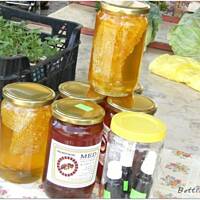 Aromatyczny pstrąg ze świeżym czosnkiem i pietruszką