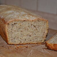 Chlebek pszenny z chrupiącą skórką